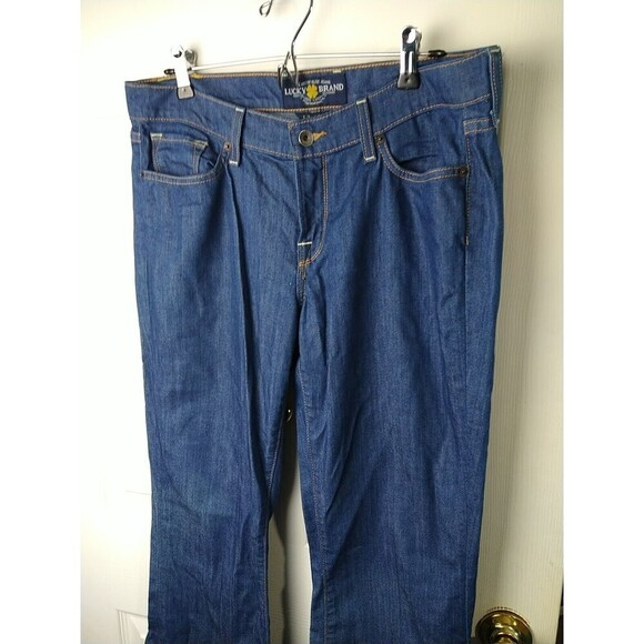 Lucky Brand Dark Wash Denim Charlie Flare Jeans. Size 12/31 - Picture 2 of 15